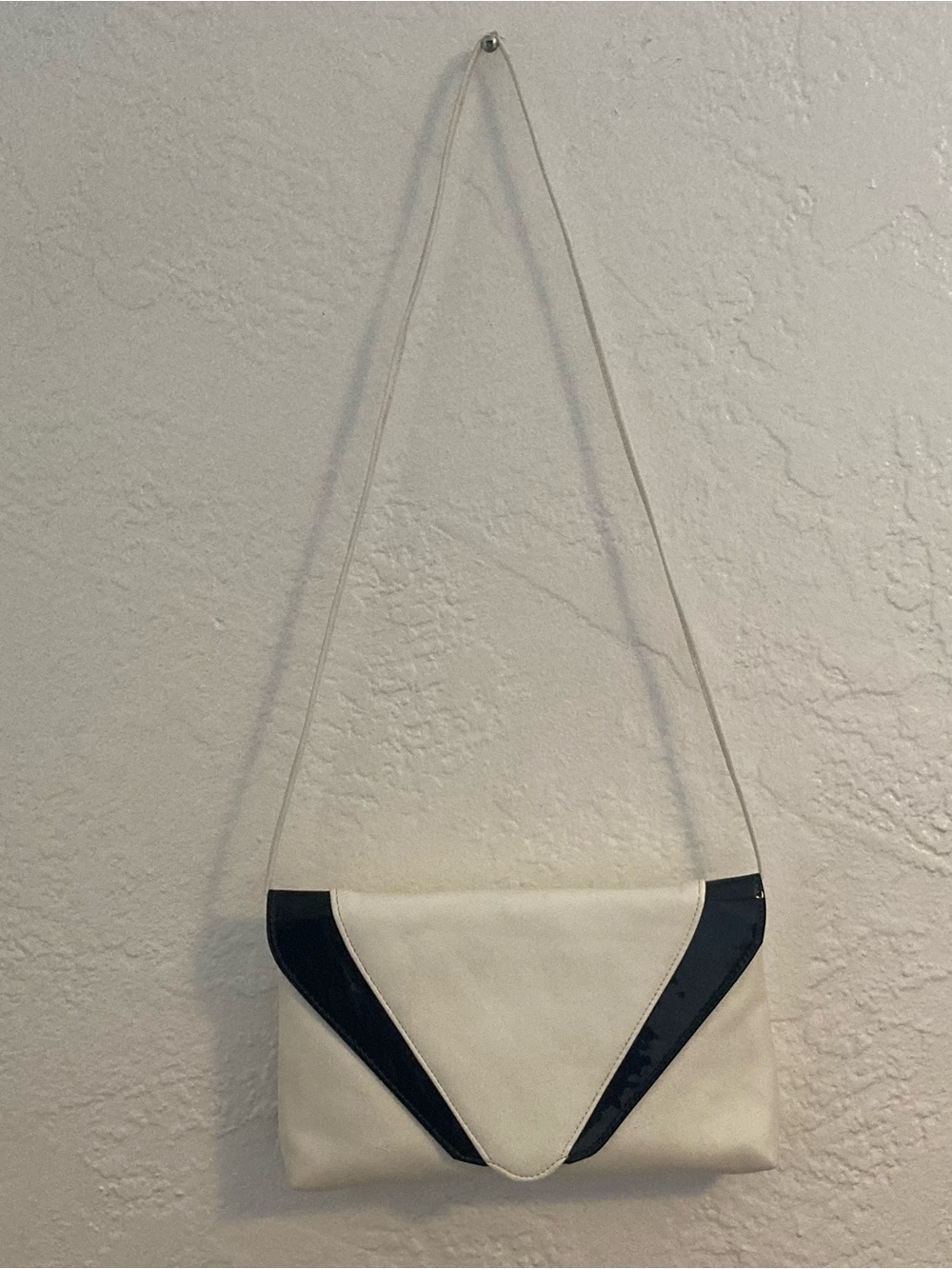 Vintage 80s Patent Leather Purse Two Tone White and Black - Picture 3 of 7